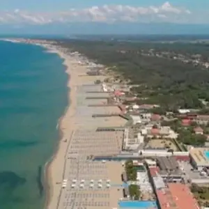 il-mare-accanto-la-torre-vicino.it-tuscanyhotel.com/